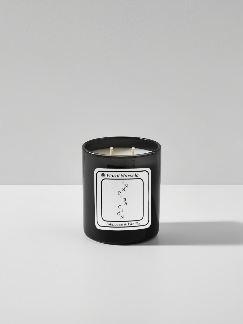 Tobacco and Vanilla Candle – Inspiración Medium, 230g dual-wick in elegant black glass jar